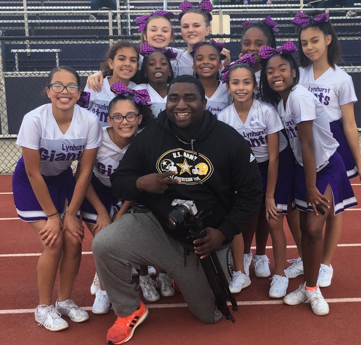 TevinStuddard's tweet photo. Young queens be confident, know your worth and I pray you go as far as you dream.
Remember you are from #Naptown you can do ANYTHING!!!!!
@CHCPrincipal @LHCWilson
#ChapelHill #Lynhurst #BenDavis #Giants #Westside #Indianapolis #TevinsVision #StuddardSports https://t.co/DjZc9RWiSn