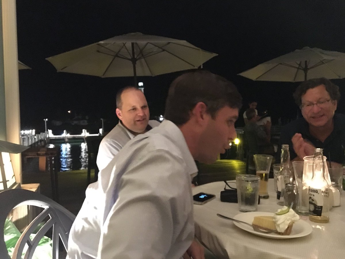 HuangMia's tweet photo. Beautiful Jupiter evening @scrippsresearch following a great talk about HIV and mucins from #tomhope. Happy birthday #mattpipkin! https://t.co/BWELjSPN8j