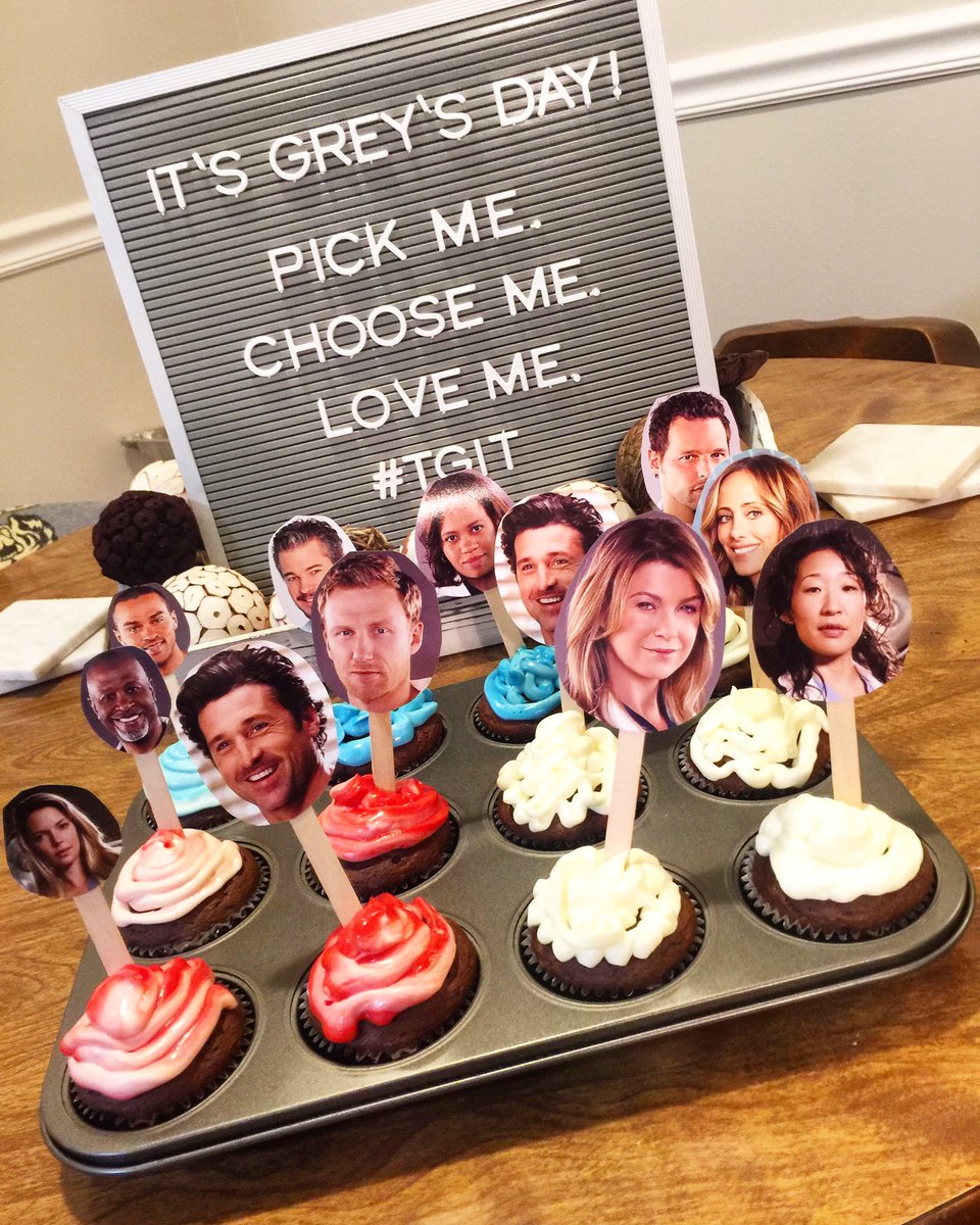 amberchaney_'s tweet photo. GREY’S PARTY!! #TGIT #GreysAnatomy15 https://t.co/3LgXnvuAUo