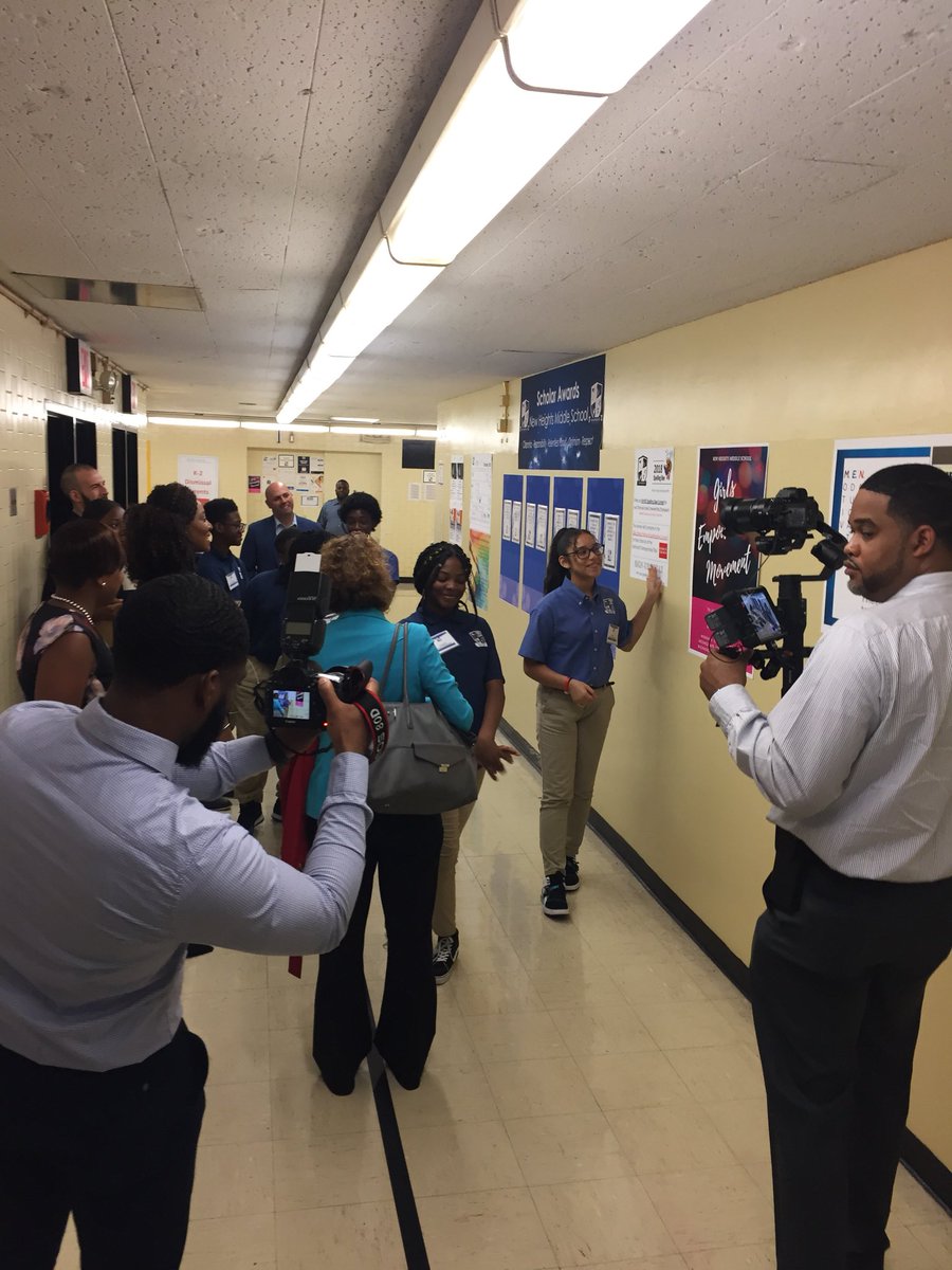 newheightsms's tweet photo. New Heights Middle School welcomed Deputy Chancellor @lrobinsonnyc to join us in celebrating Miss. Rankine, our Community School Director today! We are incredibly proud of Miss. Rankine and the impact that she has on our school community!
#CoordinatorsRock #CommunitySchools https://t.co/5h5kD7Bk9T