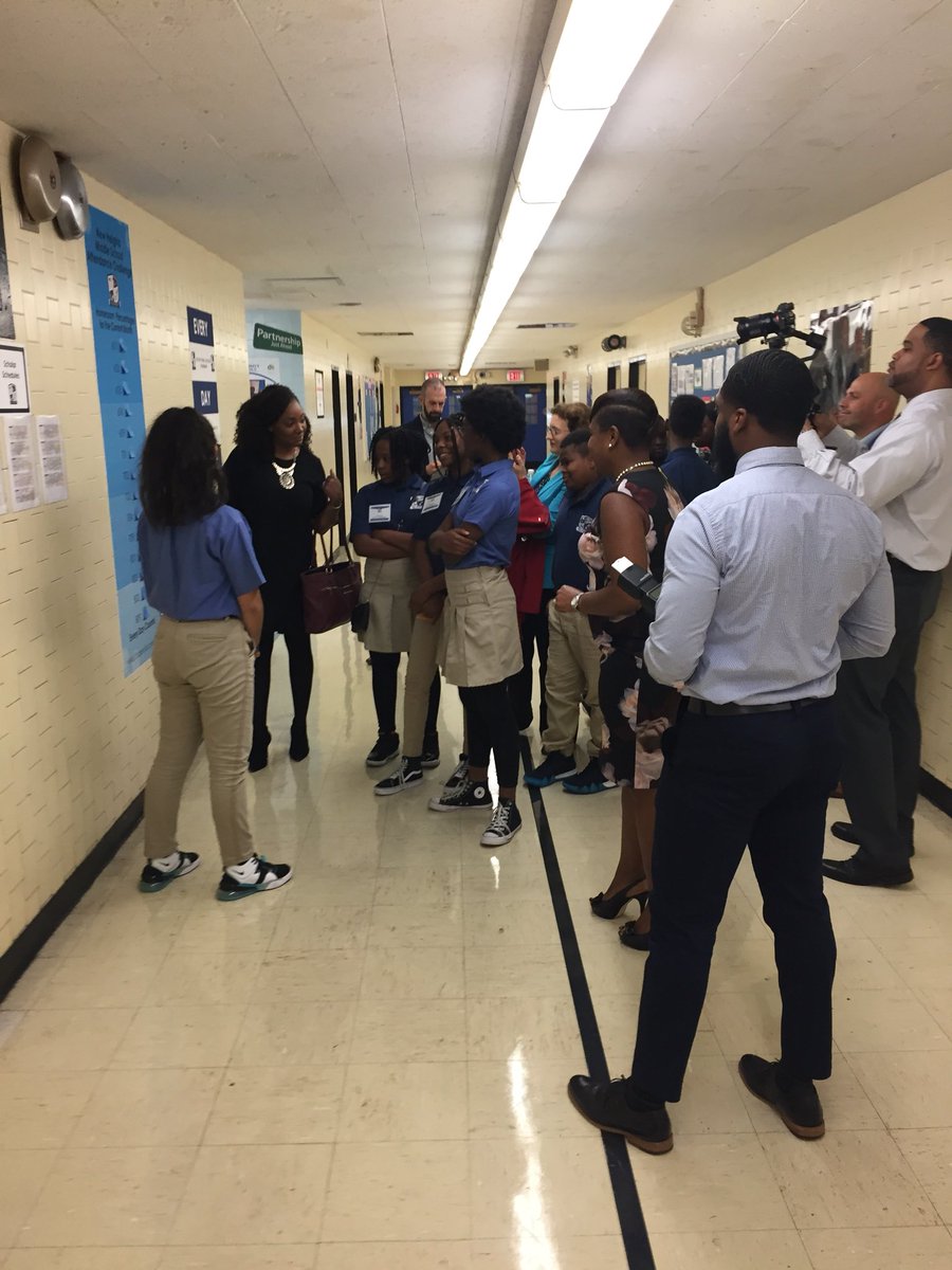newheightsms's tweet photo. New Heights Middle School welcomed Deputy Chancellor @lrobinsonnyc to join us in celebrating Miss. Rankine, our Community School Director today! We are incredibly proud of Miss. Rankine and the impact that she has on our school community!
#CoordinatorsRock #CommunitySchools https://t.co/5h5kD7Bk9T