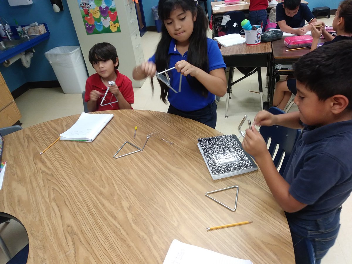 Daisy90413204's tweet photo. Students investigating the effects on objects by increasing or decreasing amounts of sound energy.....🔊 @fmeeagles https://t.co/VyZqmniBtn