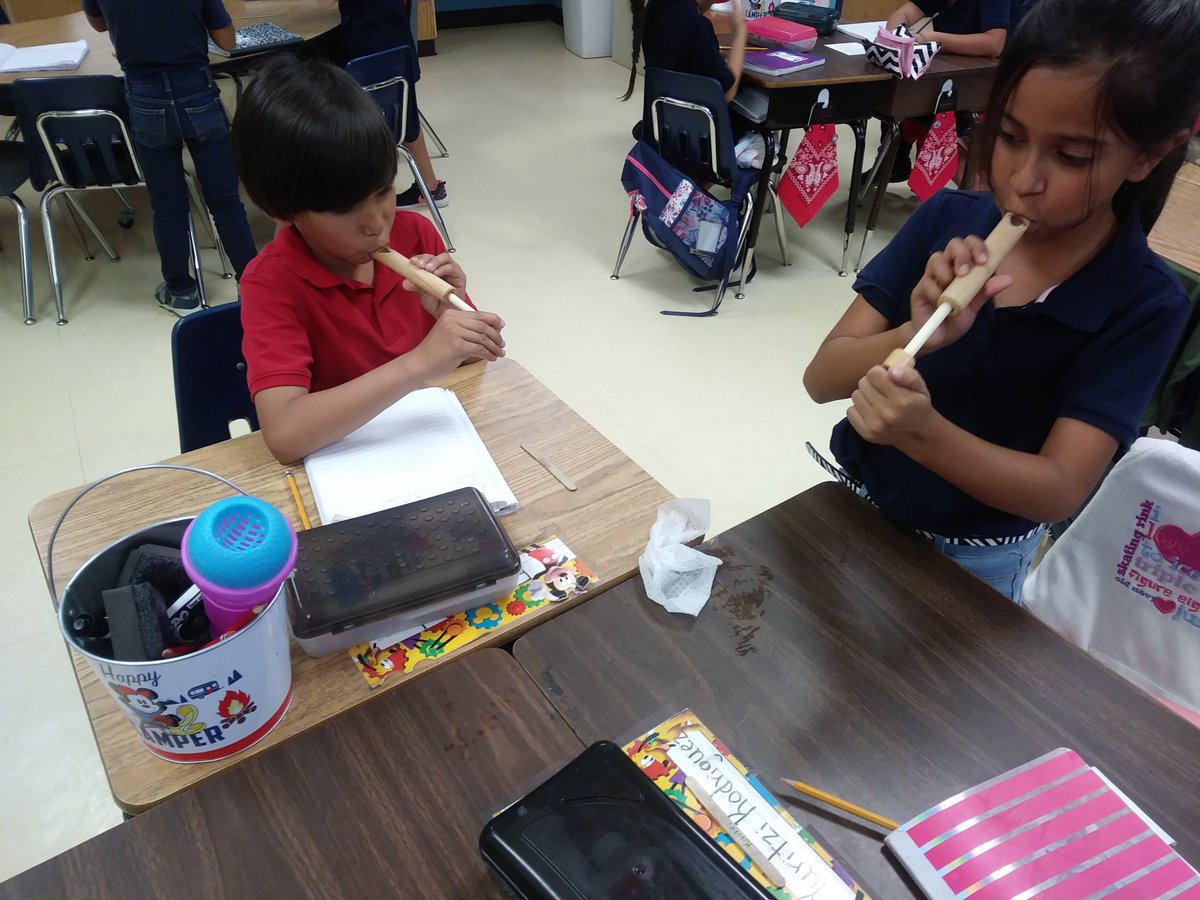 Daisy90413204's tweet photo. Students investigating the effects on objects by increasing or decreasing amounts of sound energy.....🔊 @fmeeagles https://t.co/VyZqmniBtn