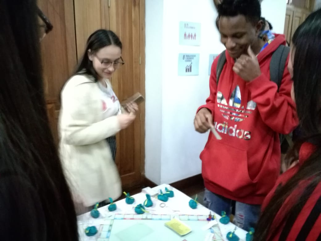ULaGranColombia's tweet photo. #SemanaUGCIn
Ven al auditorio de los Virreyes y juega Econopolio hasta las 8:00 p.m. 💰🔢 #TodosSomosUGC #UnaExperienciaDeVida https://t.co/lZbe7vqxEh