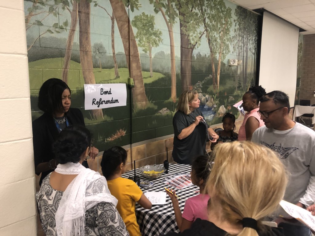 lonniebnelson's tweet photo. Our first #inthehive was a success! Thank you to all who came out! πβ€οΈ@ACELBNE @danreyes72 @sonja_parnell @KBGallman @sgrant1617 @lonniebeePTO https://t.co/tykY7e1F4P