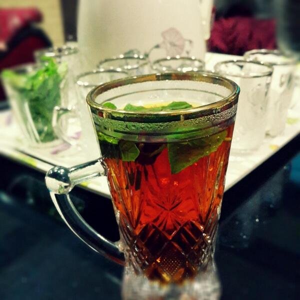 إني اسوي الشاهي .. بدون نعناع 🌹😁 #طبع_مستحيل_تغيره