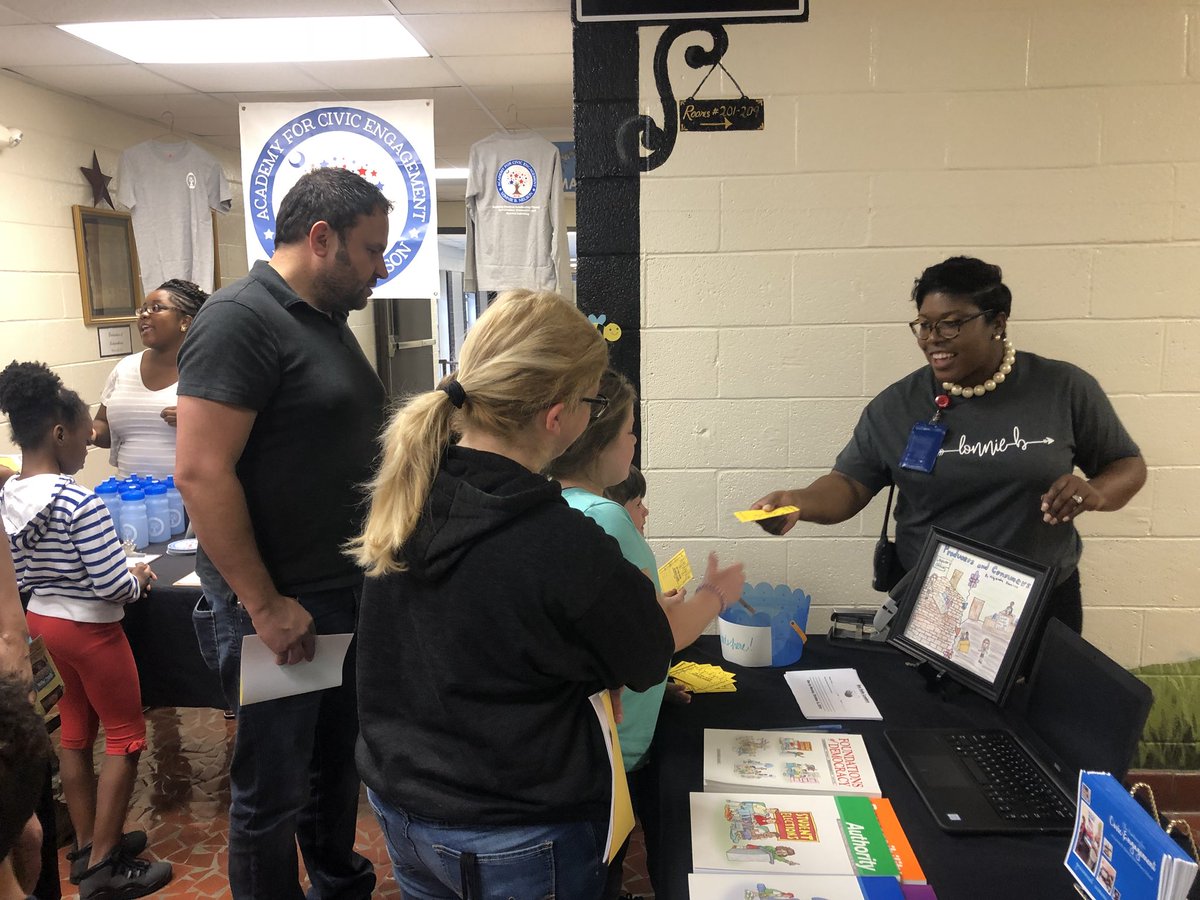 lonniebnelson's tweet photo. #inthehive is buzzing @ACELBNE @danreyes72 @KBGallman @sonja_parnell https://t.co/7xCPAf1p4j
