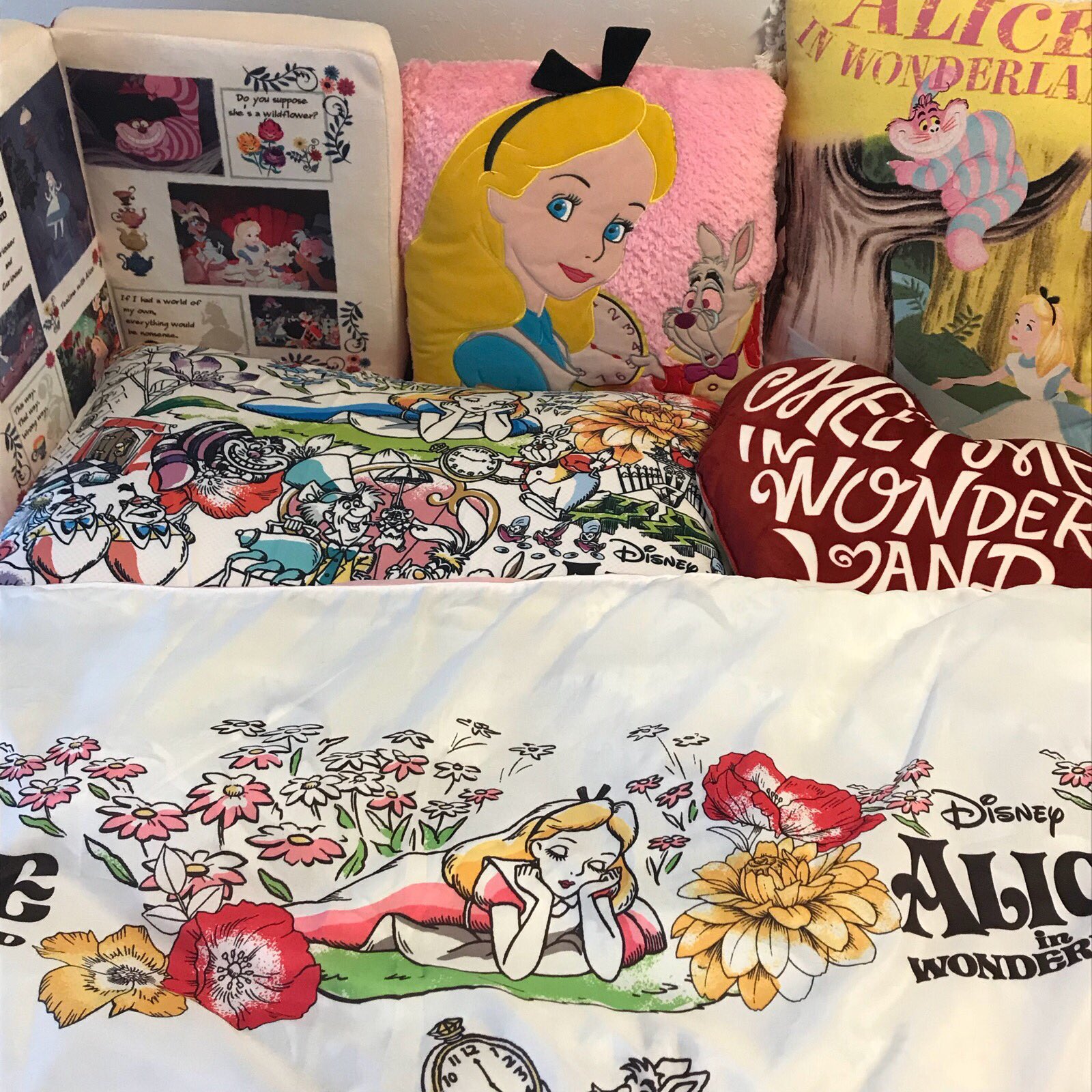 Twitter 上的 チェルシー 先月買ったしまむらの敷パッド 付けました ピンクで可愛い ちなみに枕カバーと掛け布団カバーもしまむらです アリス しまむら しまパト T Co Jnkswpeqey Twitter