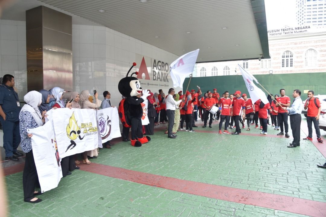 AgrobankMY's tweet photo. Rangkuman dari lensa kamera Agrobank.😊

Layari Facebook rasmi Agrobank untuk gambar penuh larian amal Bull Charge 2018. Syabas diucapkan kepada semua yang menyertai program amal ini!

#Agrobank #Sentiasadisisianda
#bursabullcharge #run4others https://t.co/dWllyXZqEW