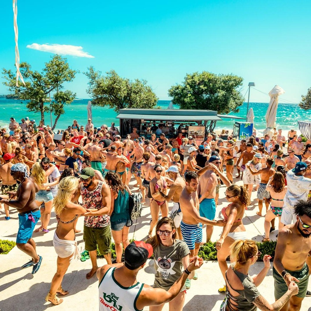 FlashFmCl's tweet photo. @FlashFmCl #MastermixLive2018 by @DaniloPerkelman Live At #StudioMix2018 #TerraceBeach #Broadcastlive #NowPlaying #downtempo #deepHouse #House #minimaldeeptech #techhouse #melodichouse #techno
#ListenHere
#Tunein https://t.co/ToWQlg5Xea
#CellRadio https://t.co/9zKx6DIMVe https://t.co/QiTp2vWRYe