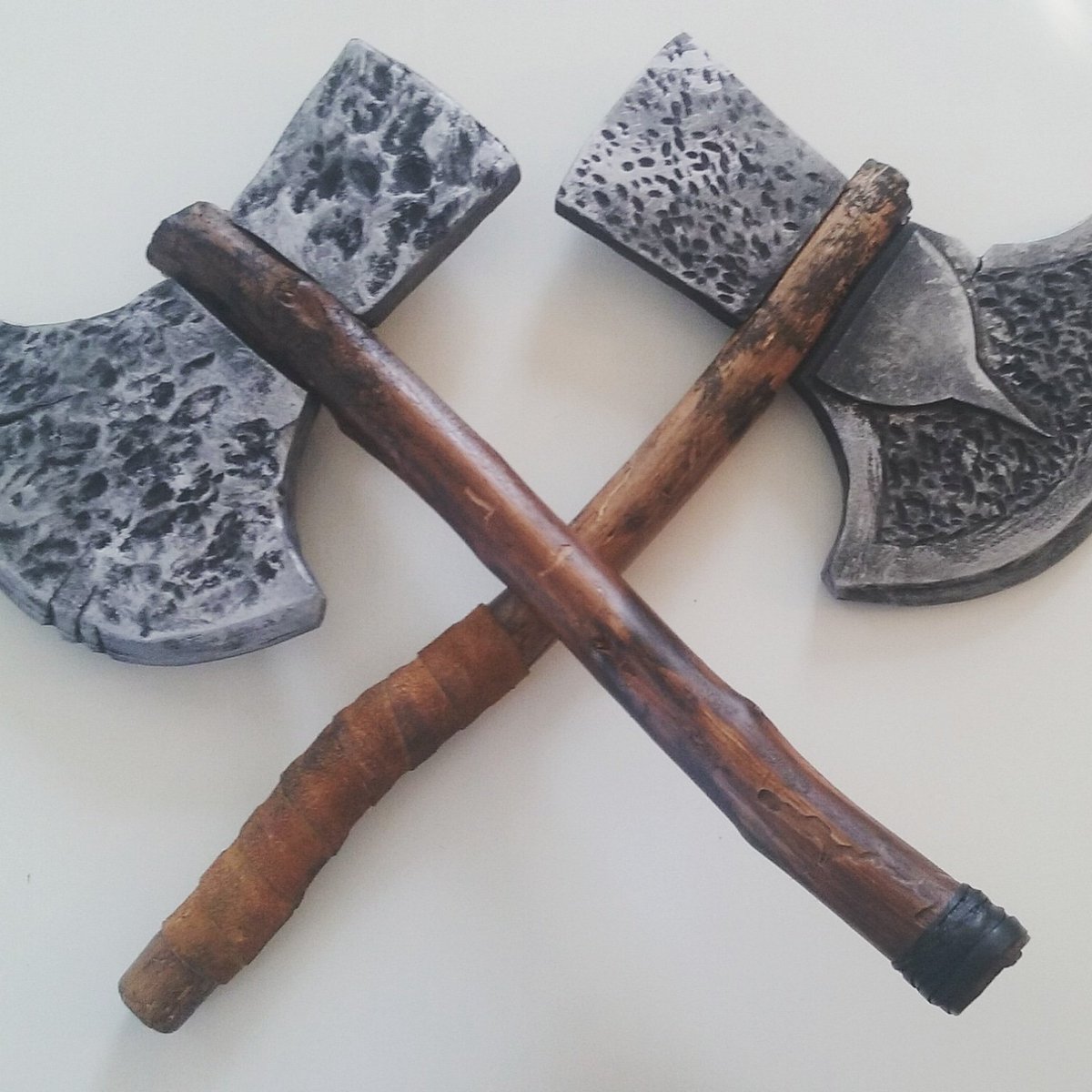 JamesTampa1020's tweet photo. Remaking some props...a far cry from the duct tape wrapped cardboard from before.... #props #Mulan #hunarmy #evafoam https://t.co/XtqB4Jrdep