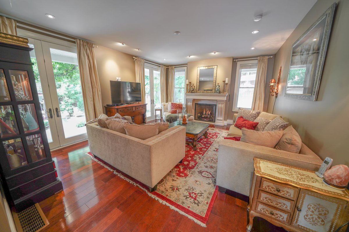 ChestnutPrkWest's tweet photo. @ChestnutPrkWest REALTORS® are a step above the competition. Presenting luxury real estate like Guelph's Norfolk Guest House w/ Christie’s International Real Estate offers a distinct opportunity to own this magnificent property. #ChestnutPark #MoveToGuelph #InvestInStyle #Luxury https://t.co/hn1tDkiD2t