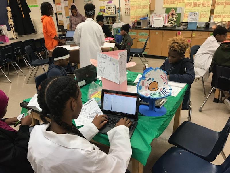 msgarden_edu's tweet photo. ❤ the scientific inquiry happening at the #WMSEmbassy in Ms. Woodbine's 7th Grade Life Science class! Her scientist are engaged &amp; eager to learn about cell structures in her class! #Welcome2TheEmbassy #ThrivingThirty #STEMStations @jasonjstamper https://t.co/tzAK2RQ8VG