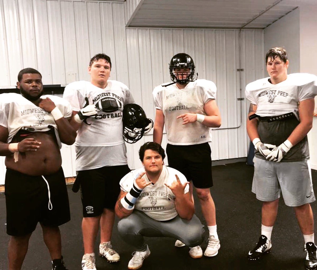 benjababy99's tweet photo. #PancakePlatoon #trenches #midwestprep https://t.co/YvIRbTmCqf
