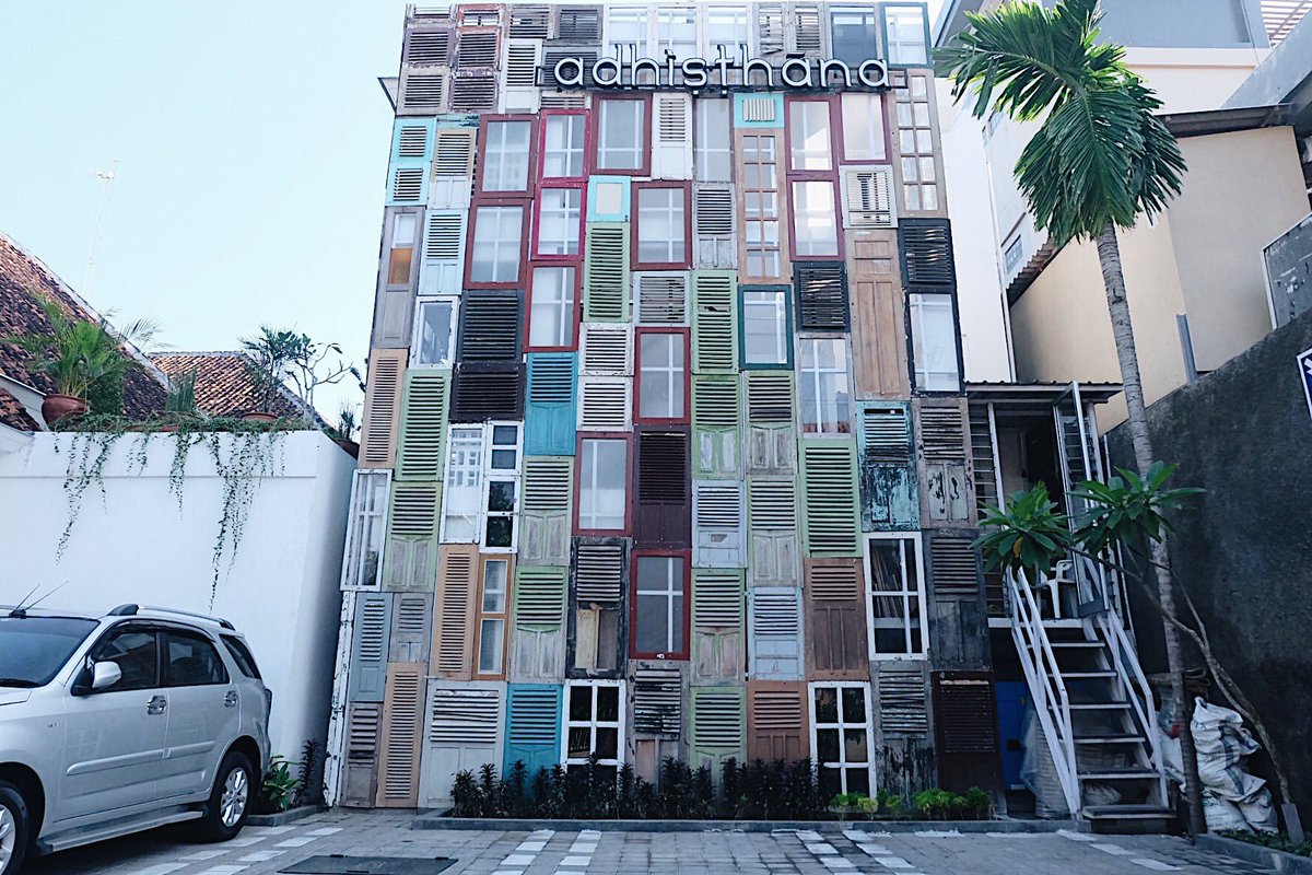 adawiyahriwan's tweet photo. Salah satu hotel favorit aku kalo lagi liburan ke Jogja, gak terlalu mahal tapi tenang dan banyak tanemannya. Namanya Adhisthana Hotel di Jl Prawirotaman II. 
Instagram: Adhisthana ✨ https://t.co/GCpUfT9Aan