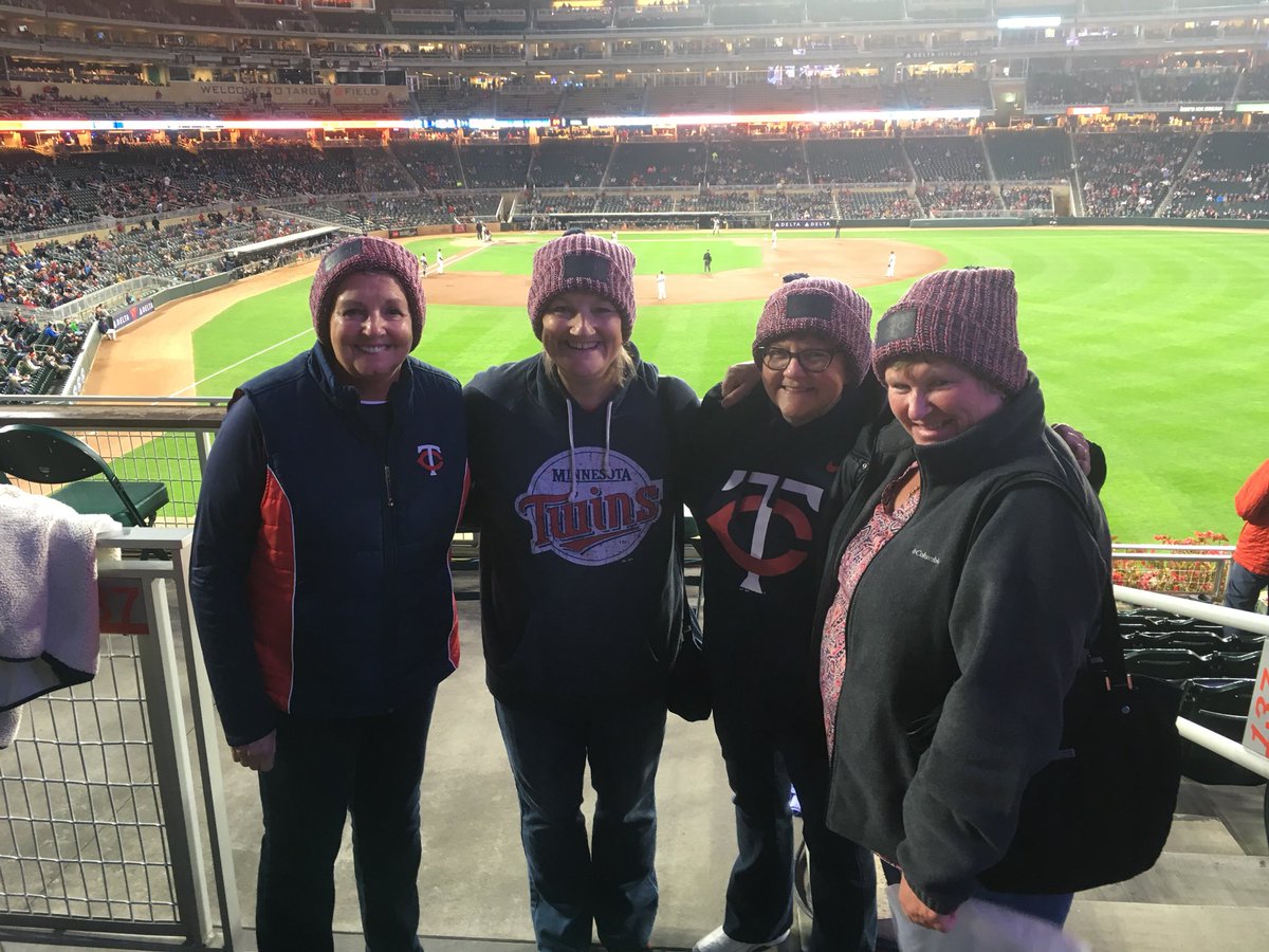 loganandconner's tweet image. Love your melon night. #twinspics