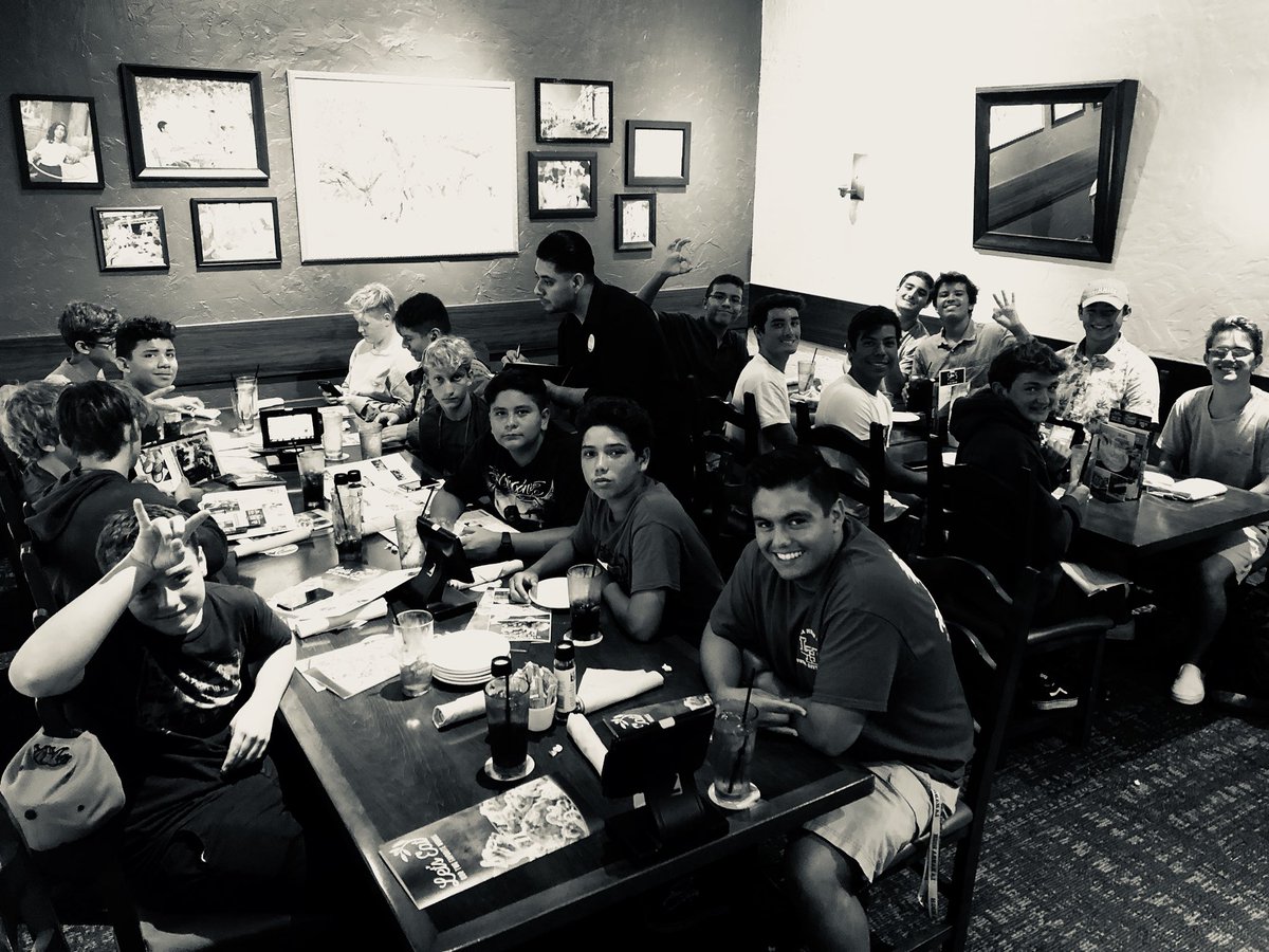 LHHSAQUATICS's tweet photo. Team dinners with the lower level polo boys. #olivegardenlife #neverendingpastabowl @LHHSAQUATICS @LaHabraSports @LaHabraHS https://t.co/DYZpRLCVc3