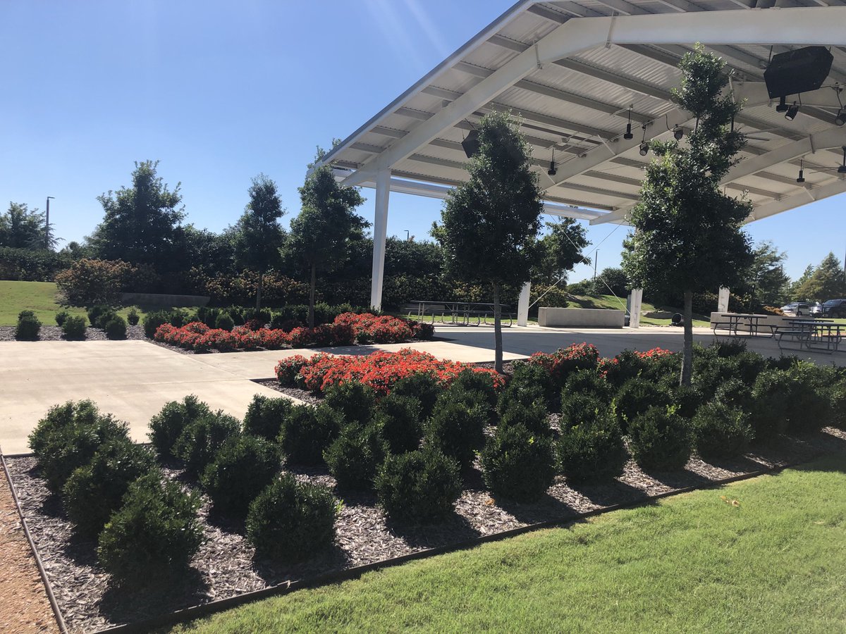 cotmatoneighty's tweet photo. The Lawn (and weather) was especially gorgeous today! 🙌🏼 #Oneightyfamily #thelawn #landscaping Church on the Move https://t.co/Icbp1Vaqia