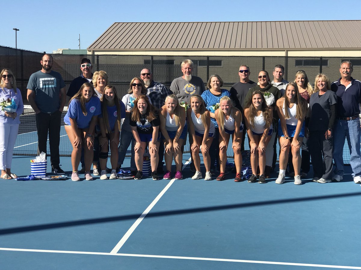 GV_TENNIS's tweet photo. Had an amazing night celebrating our seniors! Thank you for everything you have brought to our program through the years! We are so excited to see what the next chapter has in store for you. #timetoflyeagles 💙 https://t.co/CqJhaFzjJL