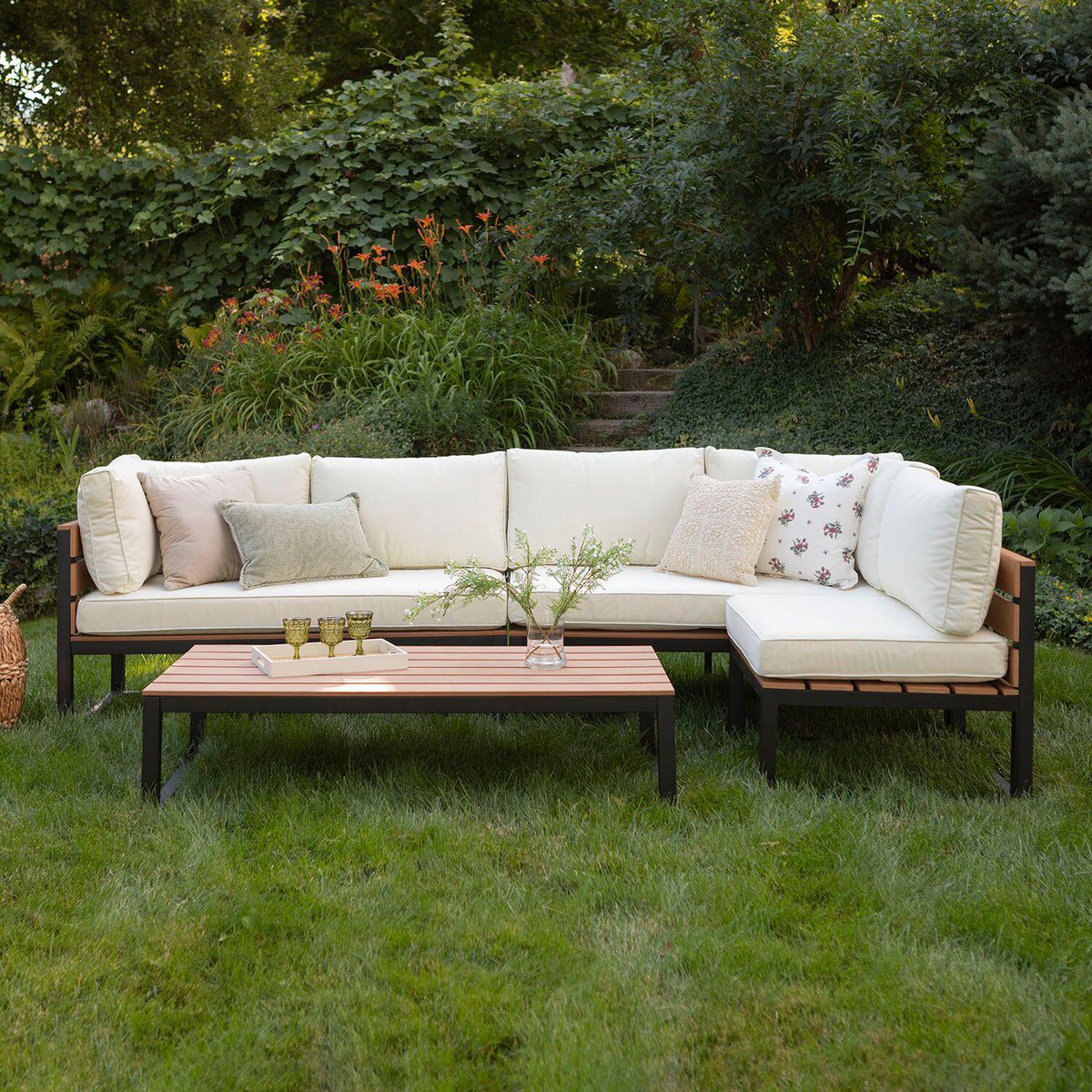 Ultimate_Patio's tweet photo. Find a #sectional #patio set that fits your space! See more here: https://t.co/rNPkUbb0qz https://t.co/mqaRGA9gz9