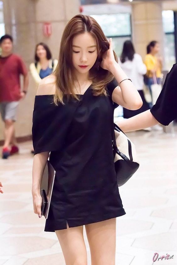 Traveling_89's tweet photo. @jiuerlily @HItoshikyoto716 @OONs5QYe7Vbe8Hp @tomorrow12River @byH_Leitenbauer @shahista159 @xuankiet @julystar69 @marieclaire #Jiyeon #Naeun #Apink #kpop 🇰🇷📸 Fan Base. #Fashion #KModels #KStars https://t.co/jPrslH2dve