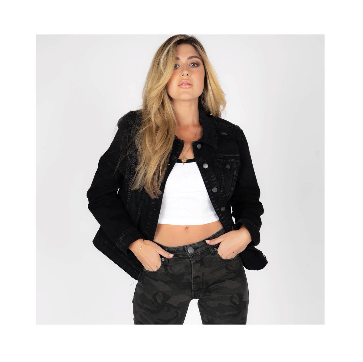 dress code / denim and more denim #stsblue #denimdreams #shoplinkinbio