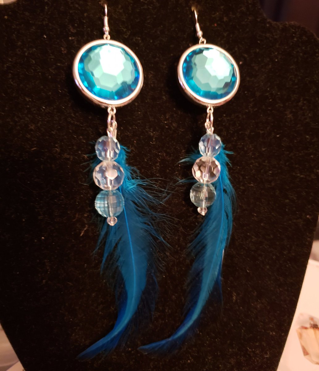 KandissCreation's tweet image. #kandisscreations #anothercreation #jewelry #handmade #unique #supportsmallbusiness #earrings #featherearrings