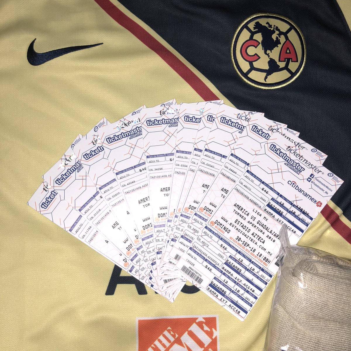 SoyFan10's tweet photo. ⚽️🎁¡SORTEO BOLETOS DOBLES AMÉRICA - CHIVAS! 🎁⚽️

1. Dar RT y ��️ a este tweet.

2. Seguir a @DeportesMarti y @SoyFan10.

Los ganadores se seleccionarán el día de mañana de manera aleatoria con Tweetdraw. https://t.co/sYkdKfc9MH