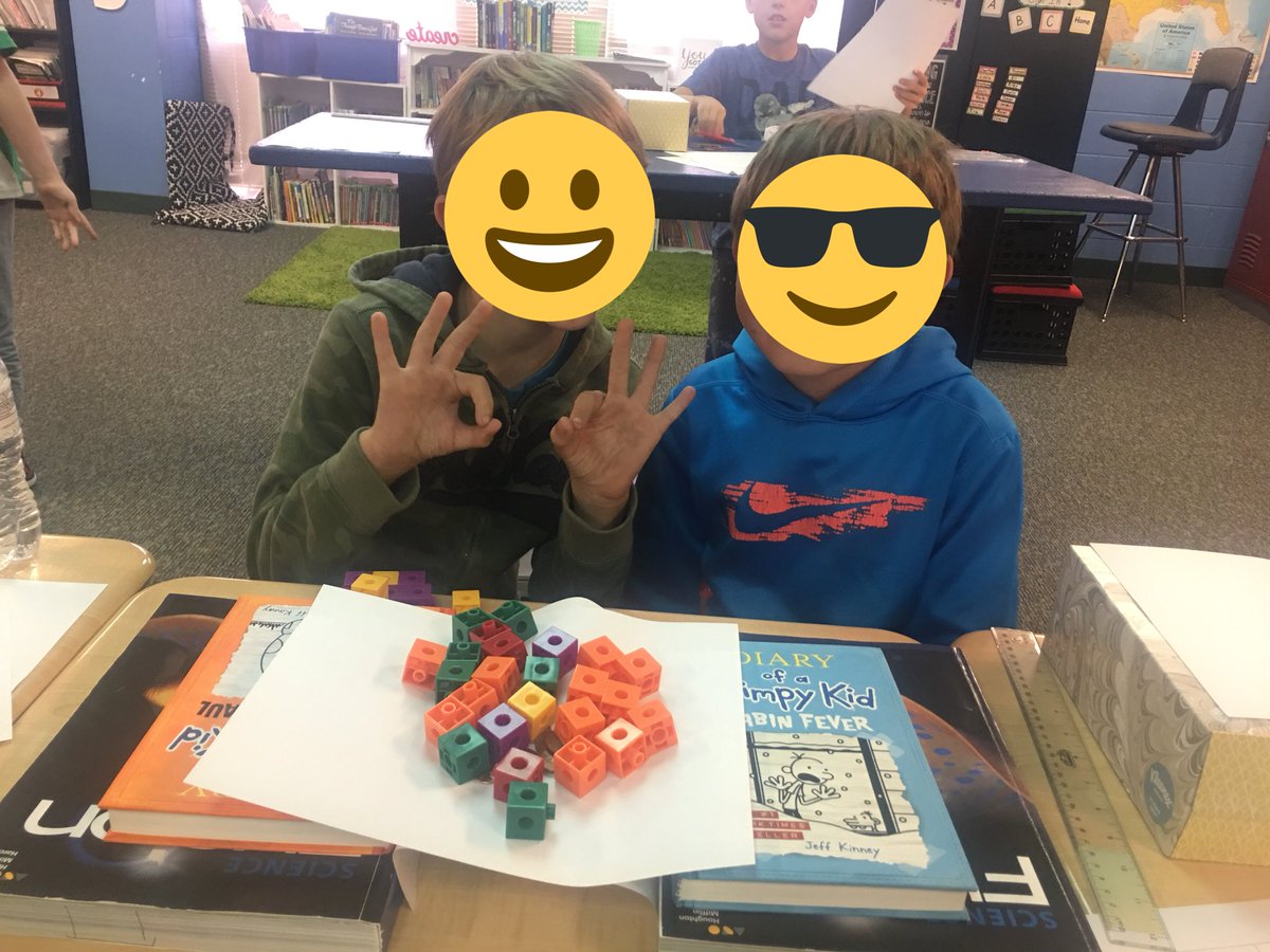 Newtonnyla04's tweet photo. Awesome engaging mystery science lesson. Experiencing the engineering design process. #paperbridges https://t.co/qOtUccozEZ
