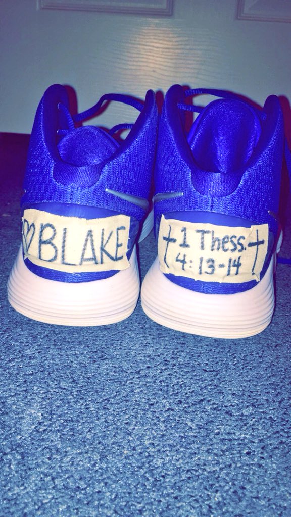 _mackymack_'s tweet photo. one last time. all for you Blake🤞🏼❤️💙🏀. https://t.co/2oWC6KXNR4