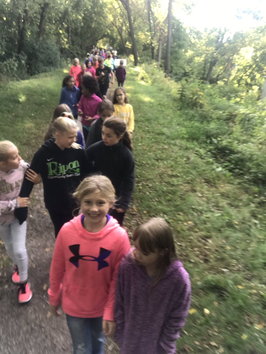 lexifenner14's tweet photo. Took a walk this morning to our local food pantry to deliver our pumpkins! Nothing better than some community outreach to #GrowTheGood! #mpqtigerway #ripon4th https://t.co/PQmVwOI1fe
