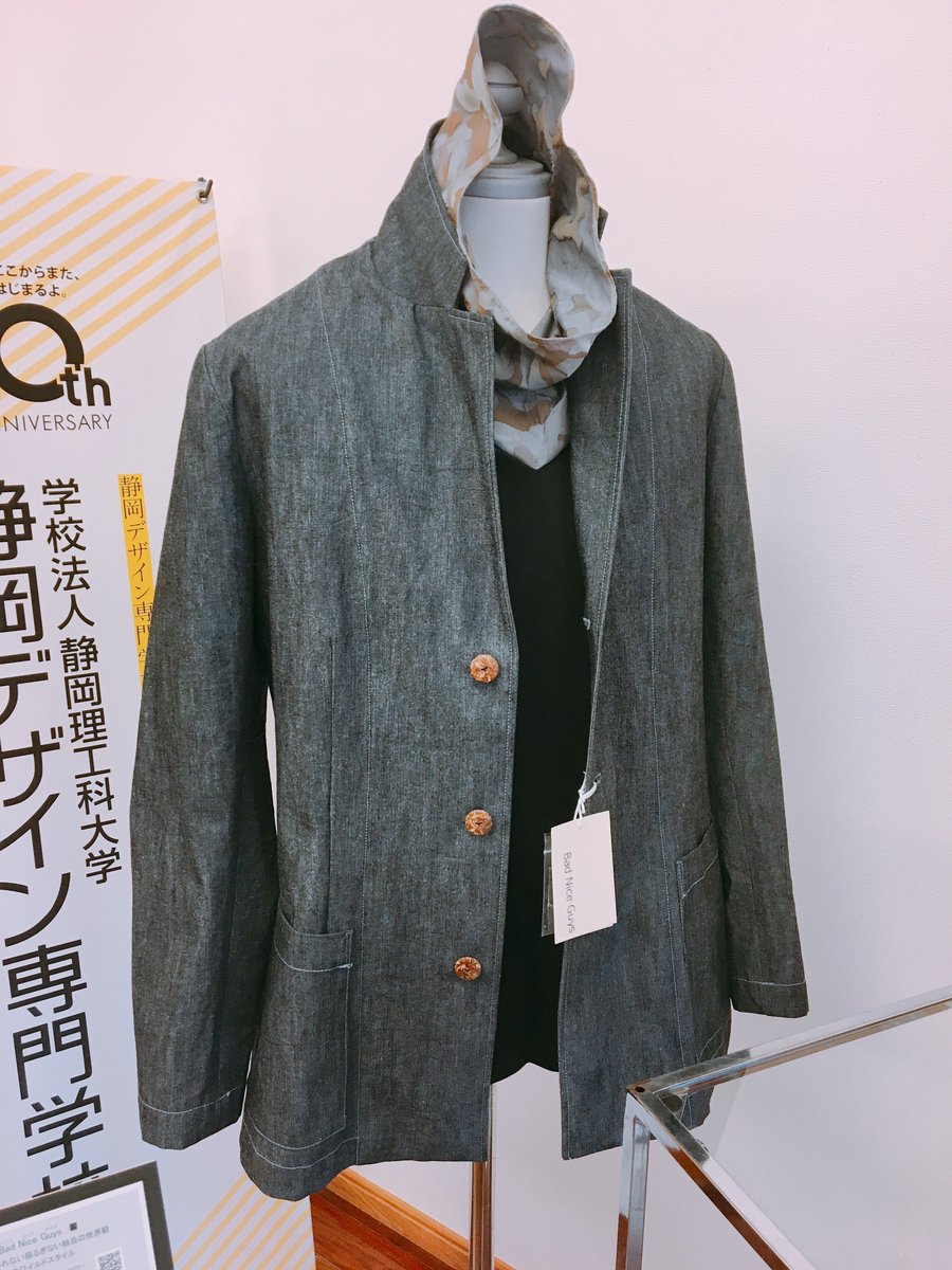 designfarm_'s tweet photo. 9/26-10/7【ファッションデザイン科3年「2018AUTUMN＆WINTER ORIGINAL BRAND」】
今日もOPENしました～☀️かっこいいアイテムをピックアップしてみました😄帽子やアクセサリーなどの小物もありますよ～！メンズのデニムジャケットも素敵です👏maho
 #シズデ #ファッション #デザインファーム https://t.co/xcROu3fj22