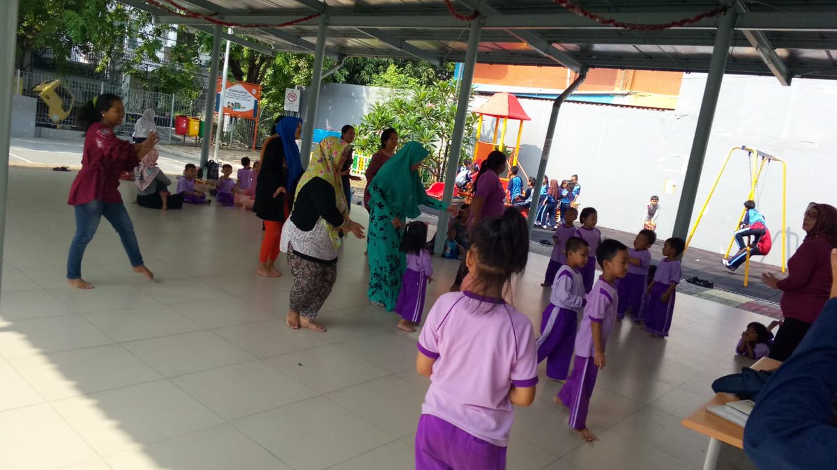 RptraSahara's tweet photo. Kegiatan senam Paud Iksan
@Ermasuryani63 
@tutykusumawati 
@sudinppappjp 
@dppappdki 
#ermasuryani63 
#tutykusumawati 
#dppappdki 
#ppappjp 
#RPTRAJP https://t.co/VcOXrGYABr
