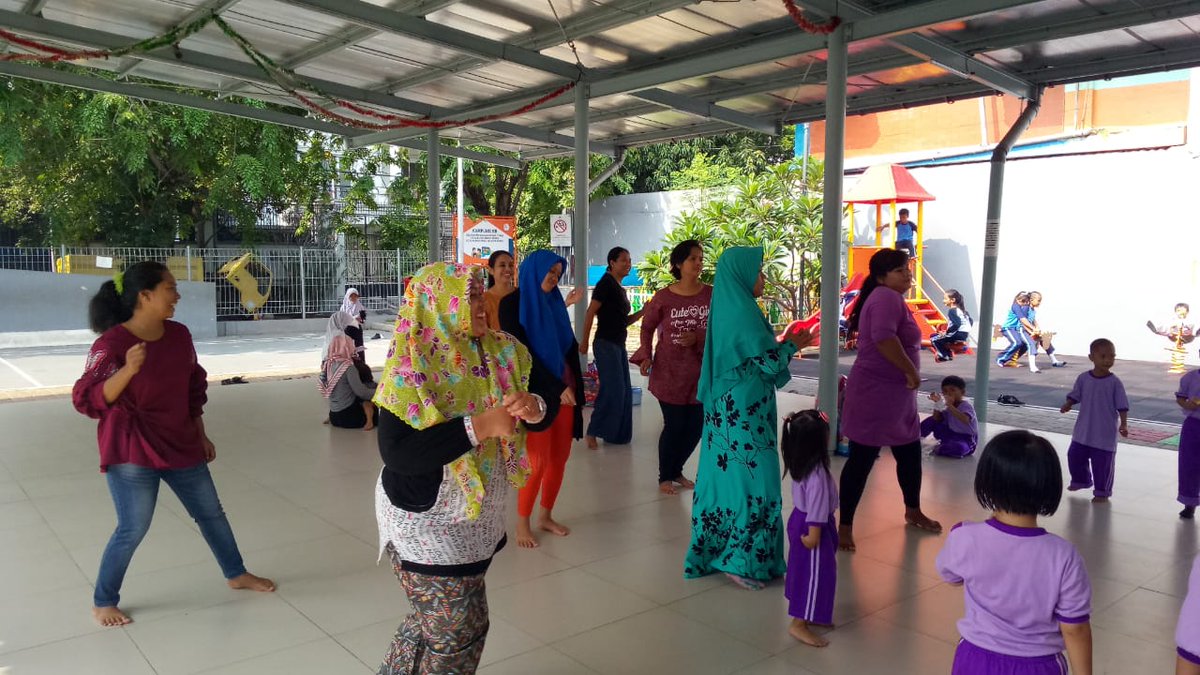 RptraSahara's tweet photo. Kegiatan senam Paud Iksan
@Ermasuryani63 
@tutykusumawati 
@sudinppappjp 
@dppappdki 
#ermasuryani63 
#tutykusumawati 
#dppappdki 
#ppappjp 
#RPTRAJP https://t.co/VcOXrGYABr