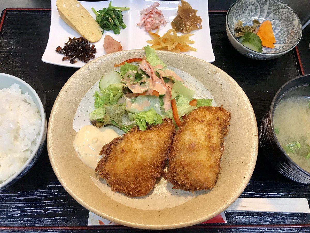 lunch_yoshi's tweet photo. 🍀おはようございます🍀

♡本日のランチメニュー♡

A 焼肉 ランチ  ￥600
B 塩サバ ランチ￥600

ご来店お待ちしております🌸

写真→昨日のランチ🍴( ¨̮  )💕
酢鶏＆鮭フライ✨

ご意見、ご感想🌸 リクエスト
お待ちしております✨
#ﾗﾝﾁ #茅ヶ崎 #佳 #一坪亭 https://t.co/psVjXHrmwd