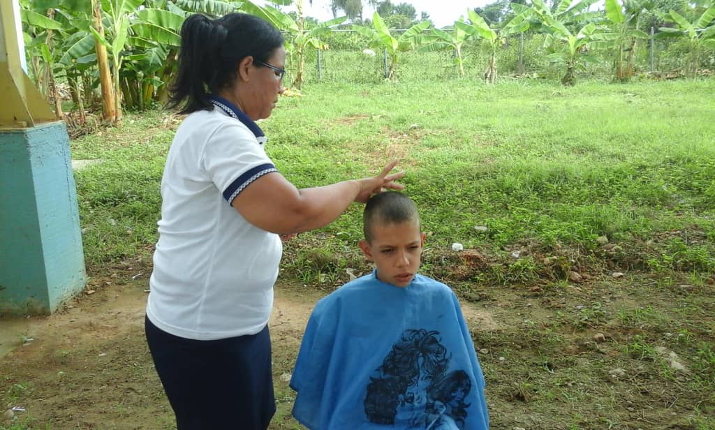 ymcbittrujillo's tweet photo. Jornada de aseo personal corte, peinado y trenzado de cabello para niños, niñas y adolescentes de la UEE Pascual Ignacio Villas mil @MPPEDUCACION  @RCcbit_trujillo https://t.co/ySWZ8wJznE