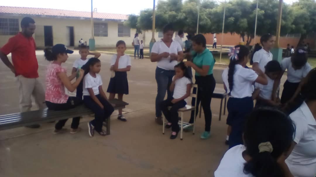 ymcbittrujillo's tweet photo. Jornada de aseo personal corte, peinado y trenzado de cabello para niños, niñas y adolescentes de la UEE Pascual Ignacio Villas mil @MPPEDUCACION  @RCcbit_trujillo https://t.co/ySWZ8wJznE