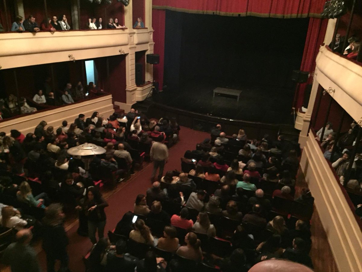 ¡Seguimos con nuestra gira país! Rocha nos recibió con un teatro lleno para la función de Cómo rellenar un bikini salvaje de Graciela Rodríguez @GracielaRok. ¡Gracias a todos!
