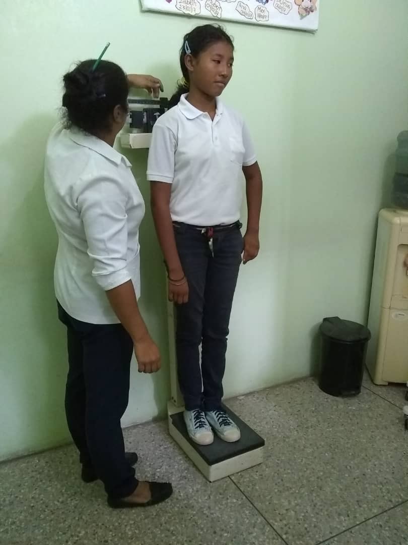 ymcbittrujillo's tweet photo. Jornada de Salud va a la Escuela, apoyo por parte de la Enfermera, Doctor (a) del Ambulatorio Doña Toña Roman, dedicándose a sus labores en la EEEN Manuelita Sáenz. Circuito Educativo N4 Manuelita Sáenz. Código: 210101004. Red N3 Andrés Bello @MPPEDUCACION  @RCcbit_trujillo https://t.co/4hkBoRDwFT
