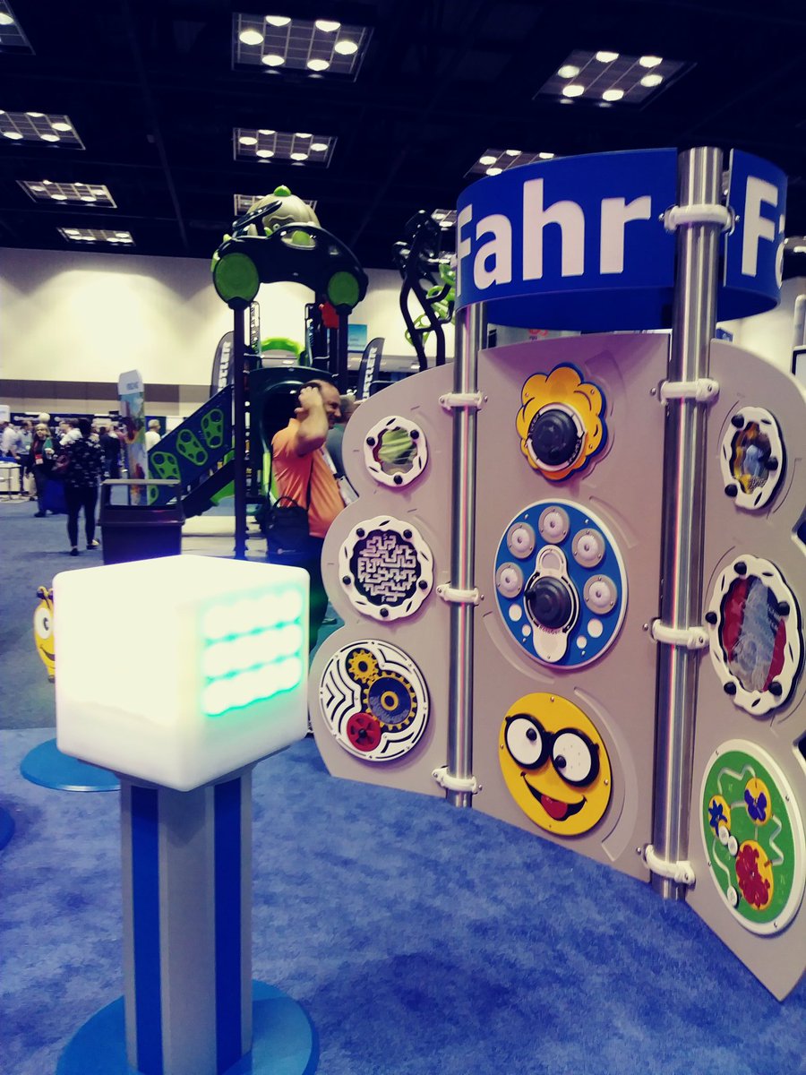 theparkitech's tweet photo. More LED boxes! #NRPAConference https://t.co/nxjIXHhfsx