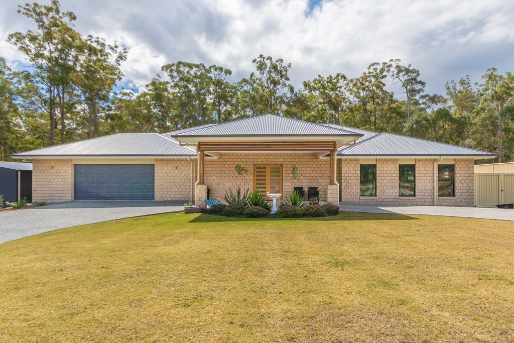 AbbottBuildQLD's tweet image. dThis gorgeous acreage property is now for sale, we built it almost 2 years ago and it's still looking beautiful &amp;lt;3