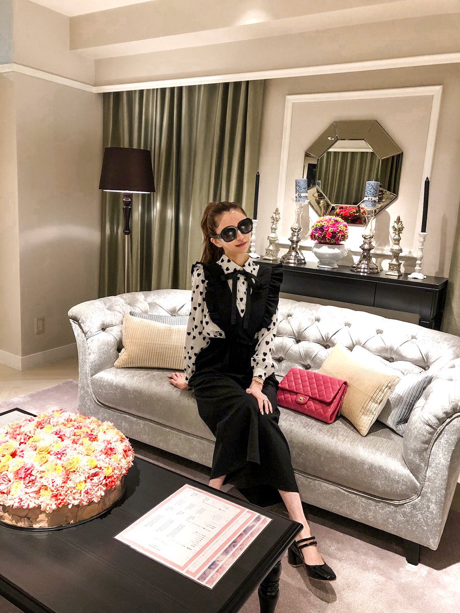 愛沢えみり Ar Twitter クリニック 行ったよ プラズマシャワー で美肌目指して頑張ってる 前より肌質全然良くなった 小顔コースやってから顔小さくなったって会う人みんなに言われる 本当オススメ