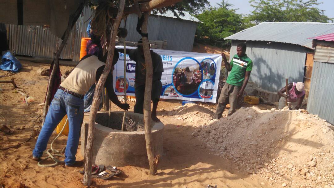 GuledWiliq's tweet photo. Good to c @amisomsomalia helping local #Hirshabelle district,but these wells are unsustainable & hard to operate, infact we are working with Jowhar INGOs to convert existing handpump wells to in-house design high efficiency #SolarBucket Pump low cost, low skill & no maintainance. https://t.co/ZbnMLIVVQD