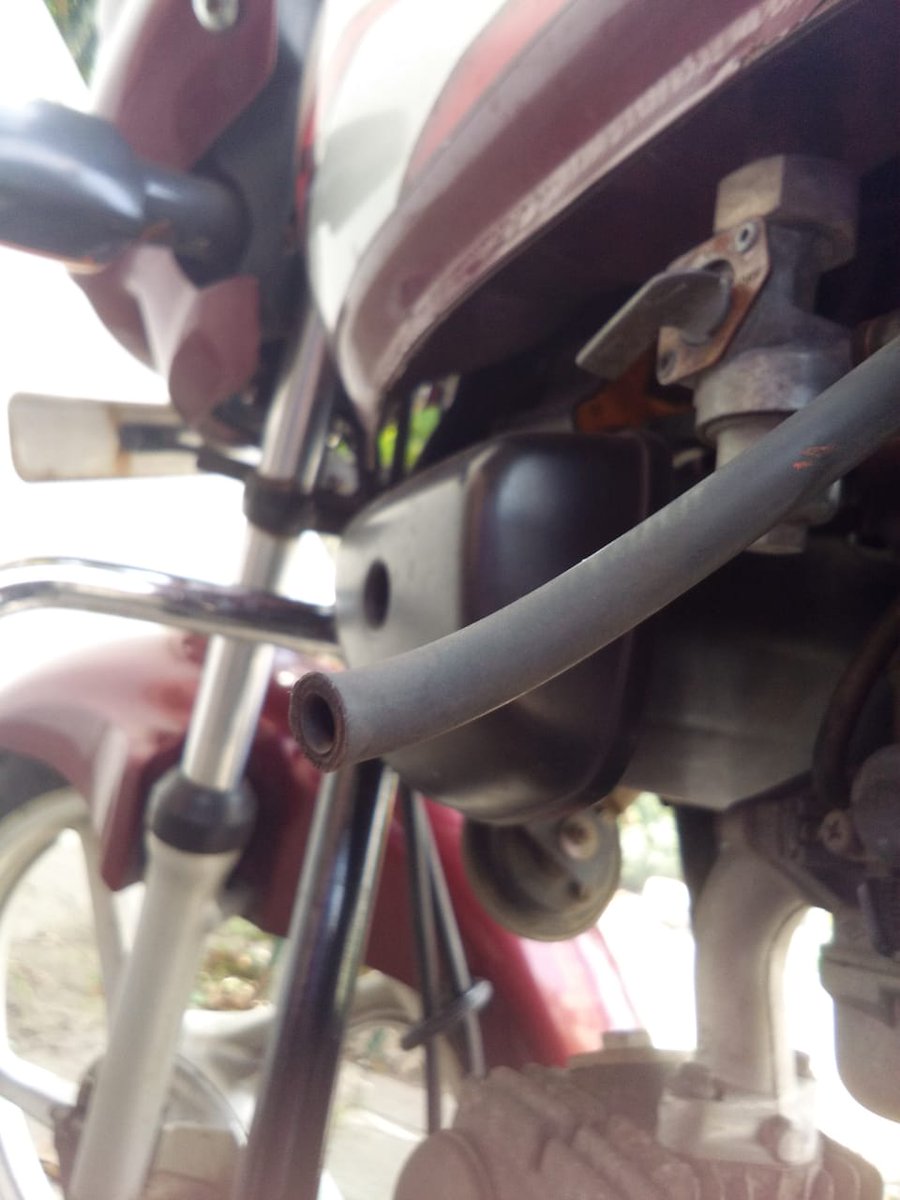 sandhyaravishan's tweet photo. Two days after I filed a police complaint with the CoP on my privacy being violated and harassment being meted out, a strange incident occurs. On 27.09.2018 I went to start my bike to head to work. I found the petrol tube was cut. Initial thought was "petrol thief". https://t.co/YescYv7KlZ