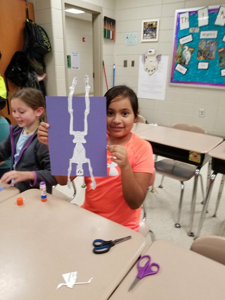 smesbulldogs's tweet photo. Skeltonβs in action in 4th grade Science! #smespride #4thgradespotlight π‘π¦ https://t.co/2irVVE4VG1