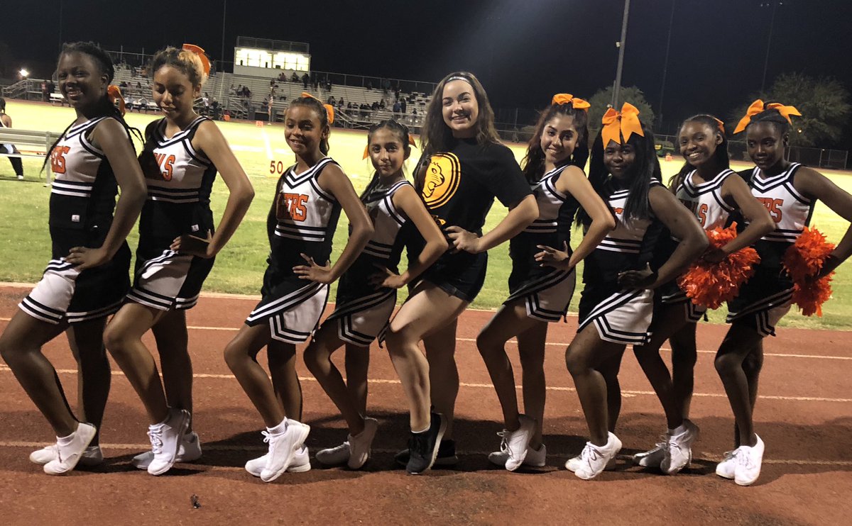 CheerBengals's tweet photo. Half time photo shoot’ #cheerleading #football #spirit #bowtotoe https://t.co/ozXFtLyaaP
