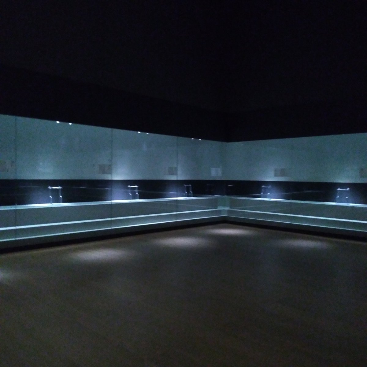 norihiroe's tweet photo. 名刀が並ぶさまは圧巻です！！

京都国立博物館「京のかたな 匠のわざと雅のこころ」開幕前日内覧会ほぼ最速現地レポート #京のかたな #刀剣乱舞 #とうらぶ https://t.co/iILwBbIuJB
