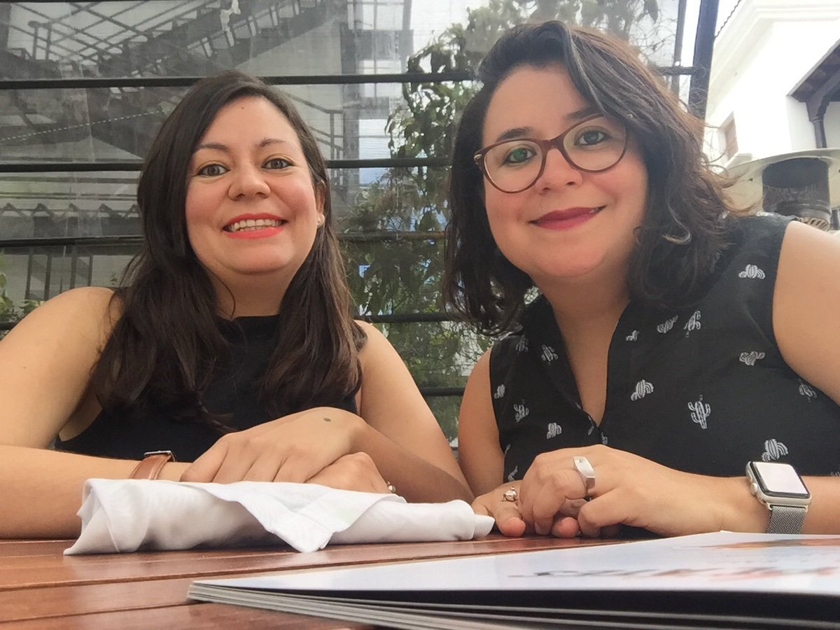 HaydeePazmarro's tweet photo. Después de unos años !! Con mi hermanita , soñando pensando en grande ... es que el que no sueña no se atreve !!te quiero @MaRmonita https://t.co/lA2OwDjUHr
