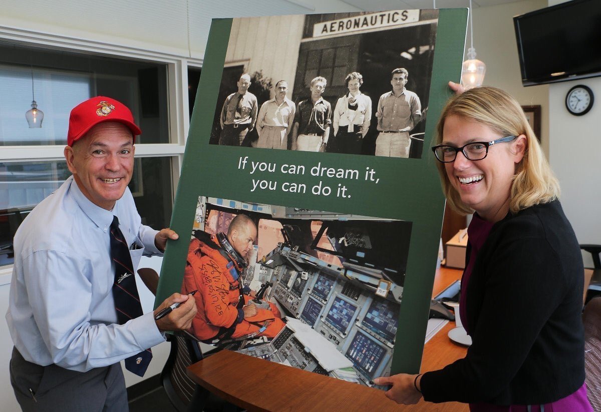 amyfleischer's tweet image. Thrilled to spend time with Cal Poly grad, former NASA astronaut and current Virgin Galactic test pilot/ astronaut Rick Sturckow! #CalPolyProud #CalPoly #CalpolyEngineering