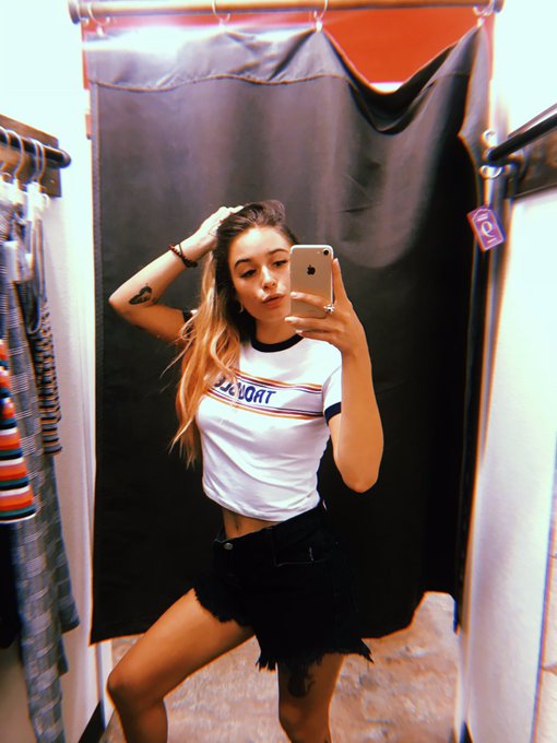 Trouble on a Thursday. https://t.co/s92wzlJl8B<a href="/tag/topshelfbae"class="tags"><span>#topshelfbae</span></a>